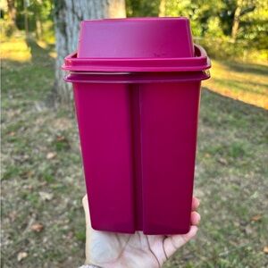 TUPPERWARE PICK A DELI CONTAINER 2L BURGUNDY COLOR  🆕